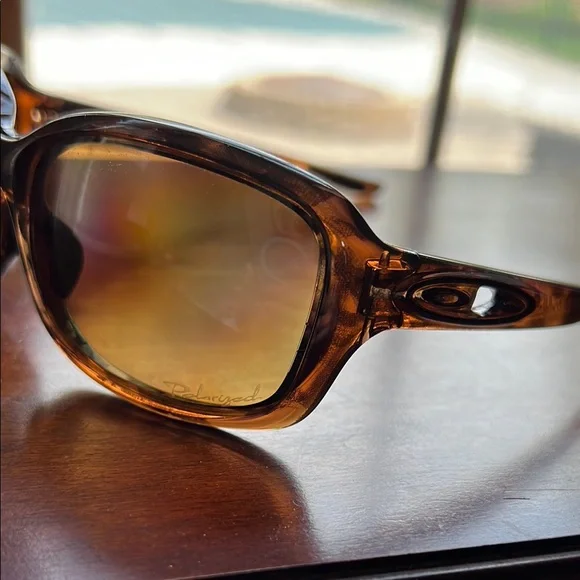 Oakley Polarized Tortoise Shell Sunglasses - Picture 2 of 2